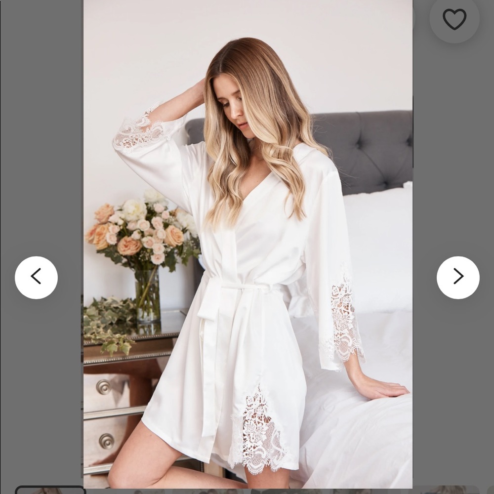 Elegant White Lace Trim Robe